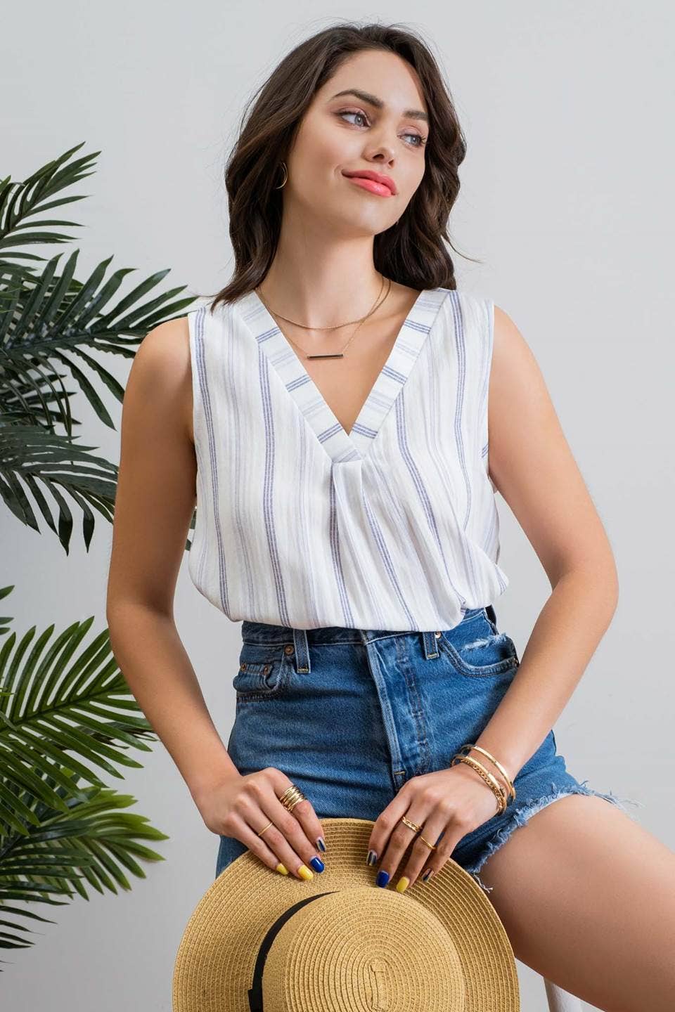 STRIPE SLEEVELSS V-NECK TOP