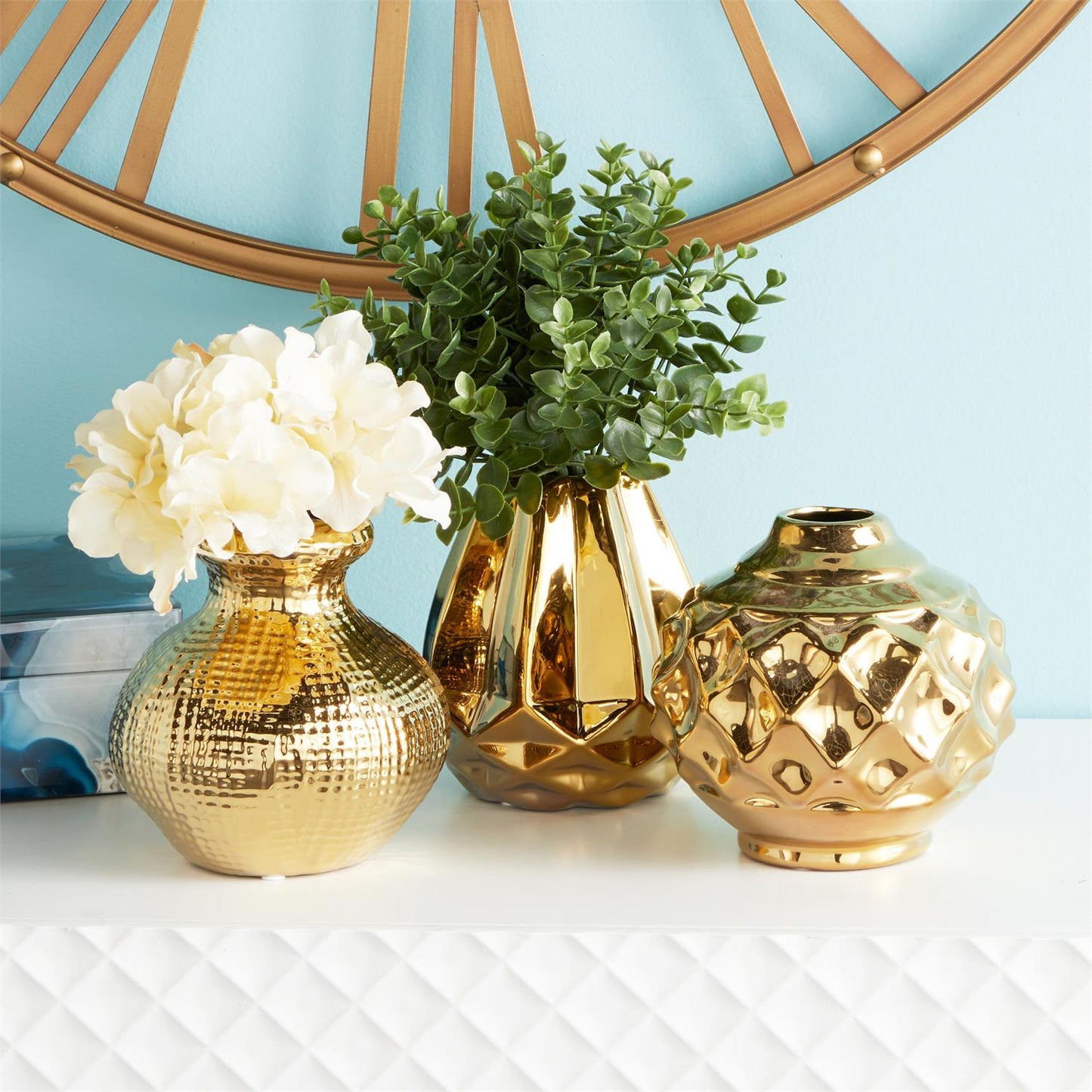 GOLD CERAMIC VASE WITH VARYING PATTERNS