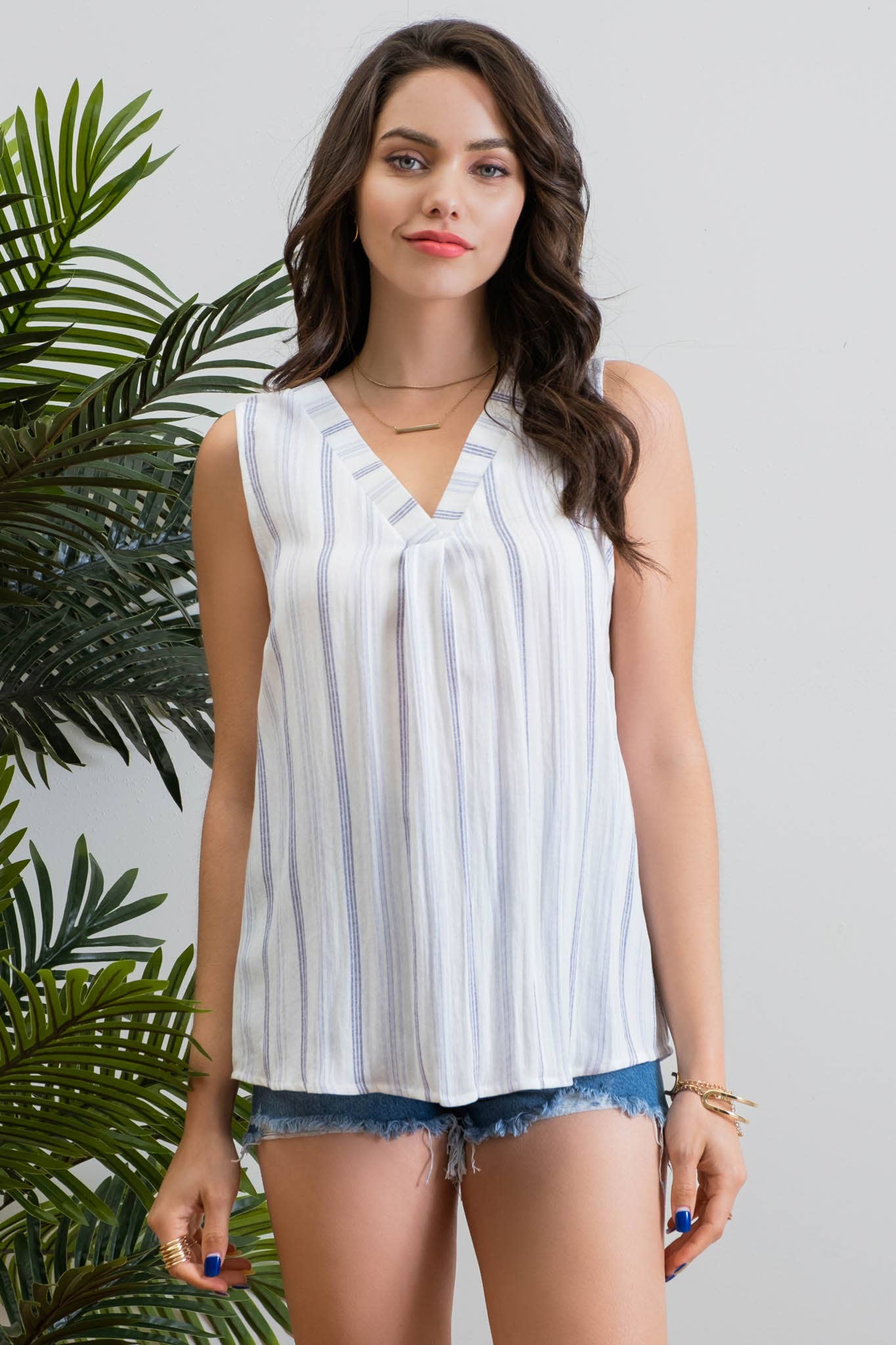 STRIPE SLEEVELSS V-NECK TOP