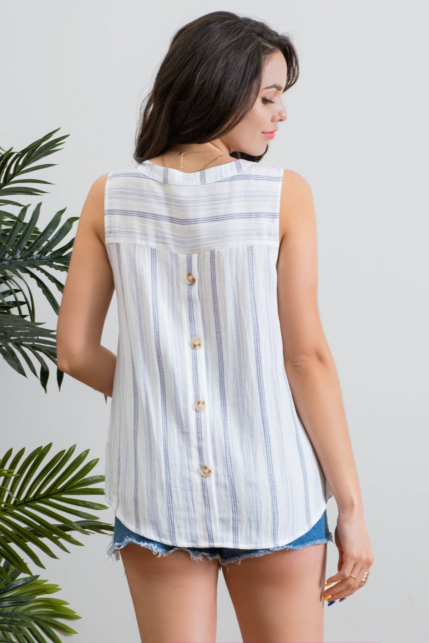 STRIPE SLEEVELSS V-NECK TOP