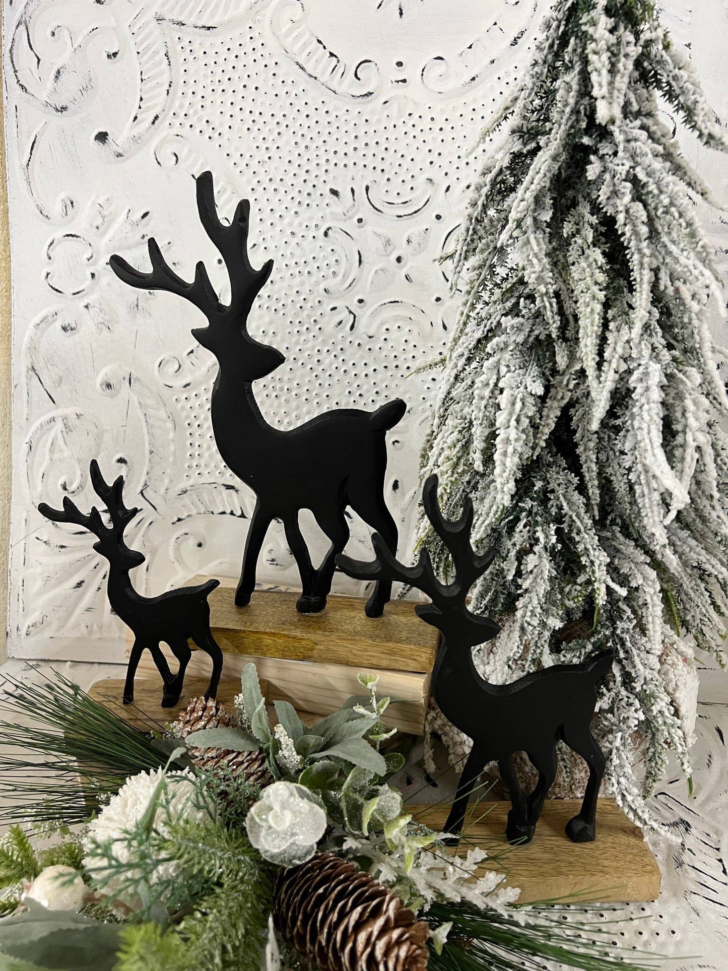 Aluminum Black Reindeer 7.5x10.25in