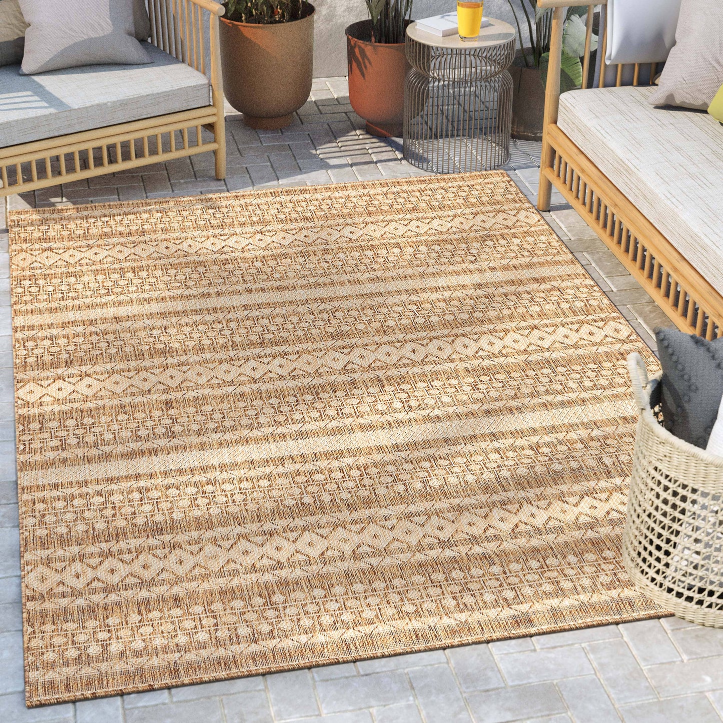 Arwen Tribal Indoor/Outdoor Brown Textured Rug