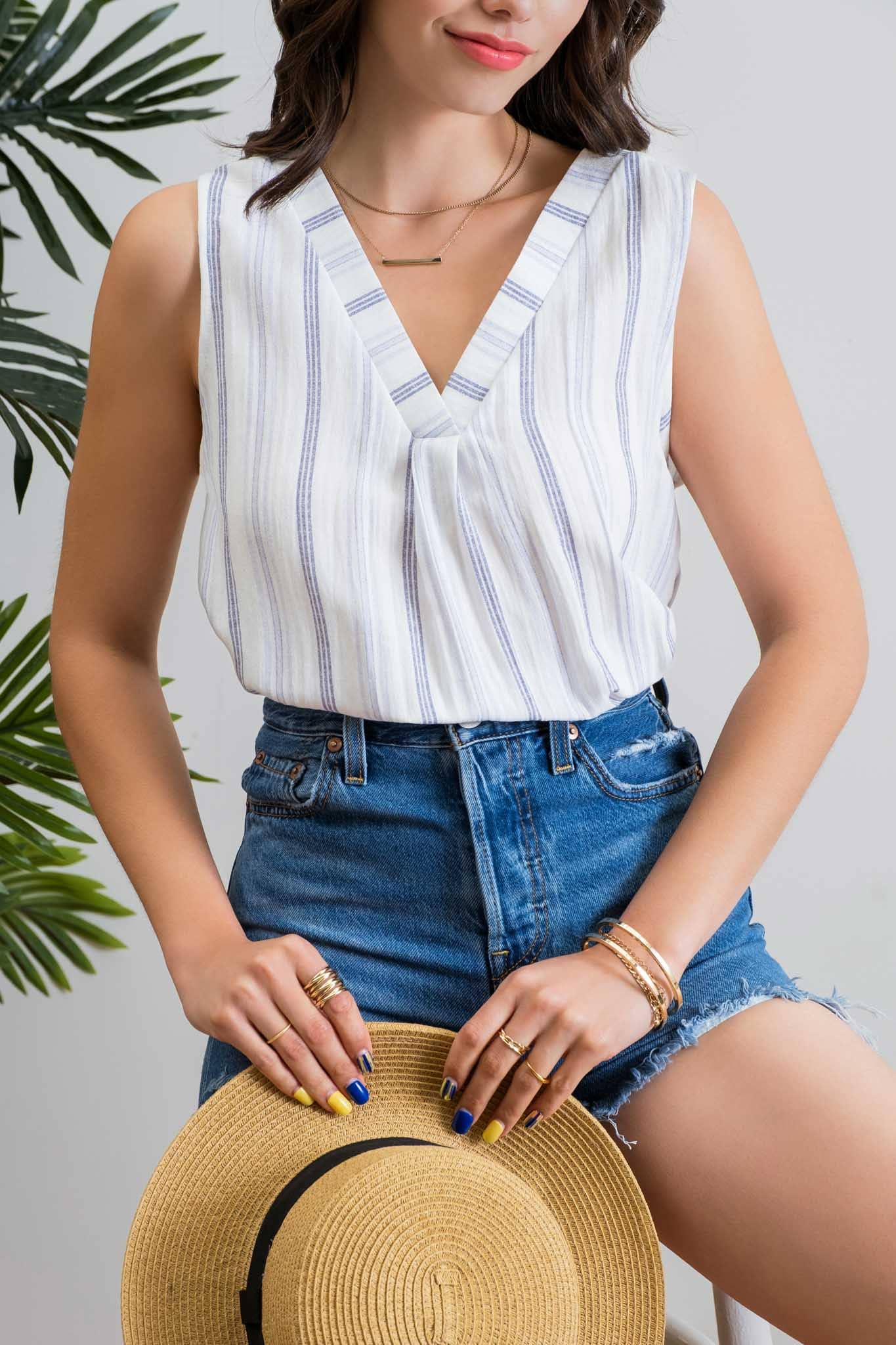 STRIPE SLEEVELSS V-NECK TOP